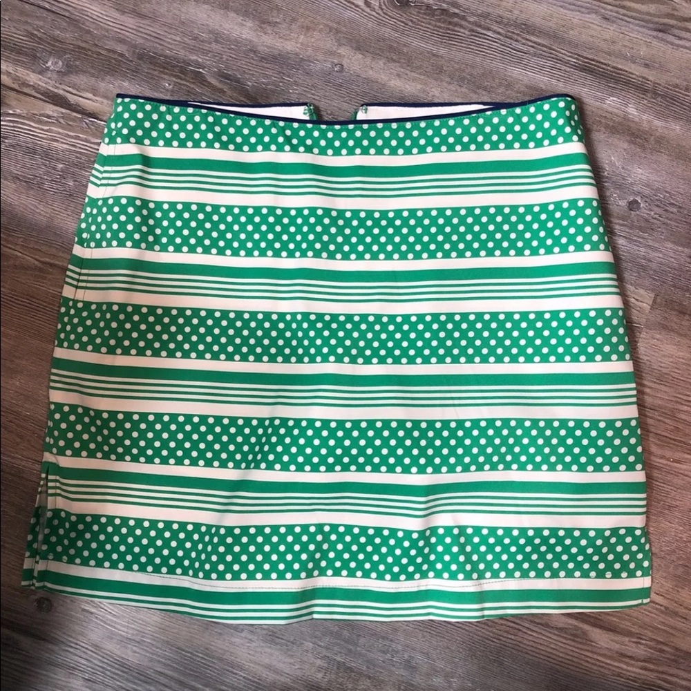 Vineyard Vines skirt with built in shorts